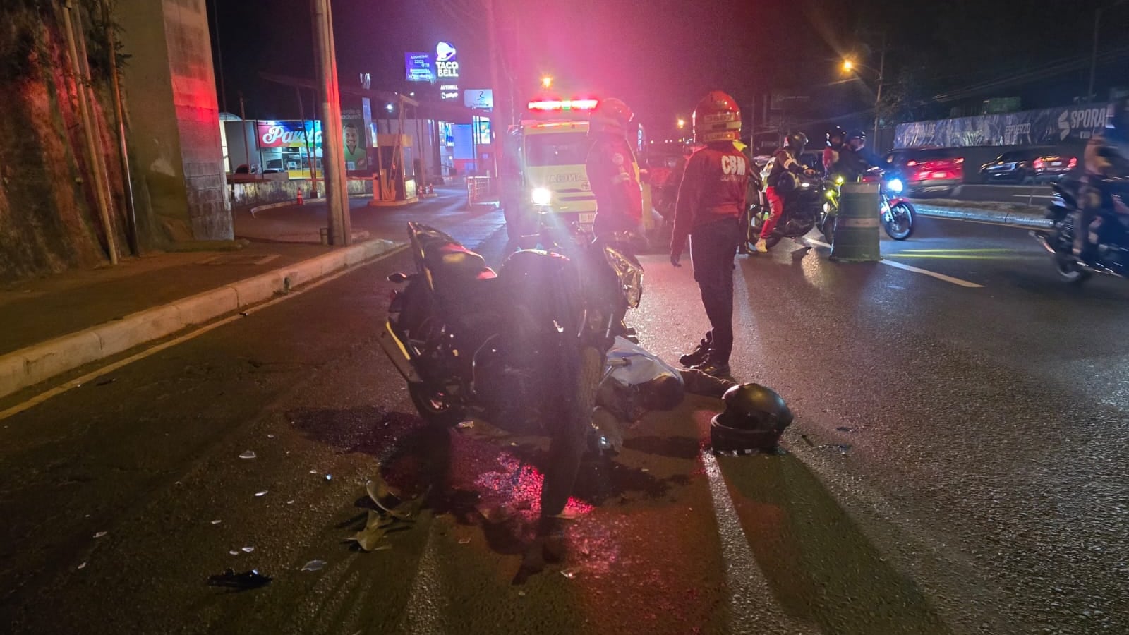 Motorista fallecido frente al centro comercial San Rafael zona 18. Foto: CBM