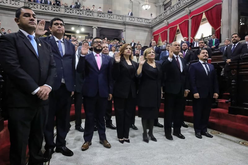 Congreso juramenta a magistrados del TSE