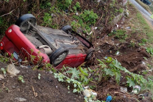 Conductor se sale de la pista y cae a hondonada en la ruta Interamericana