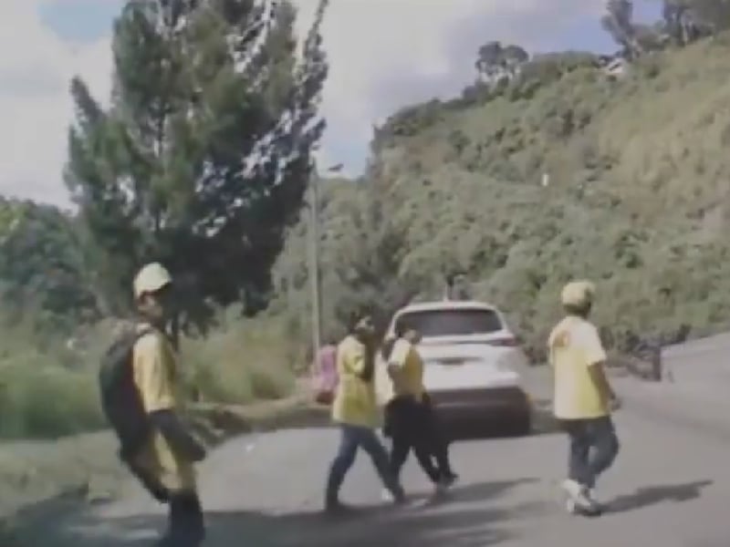 Video. Conductor huye después de atropellar a peatón en San Juan Sacatepéquez