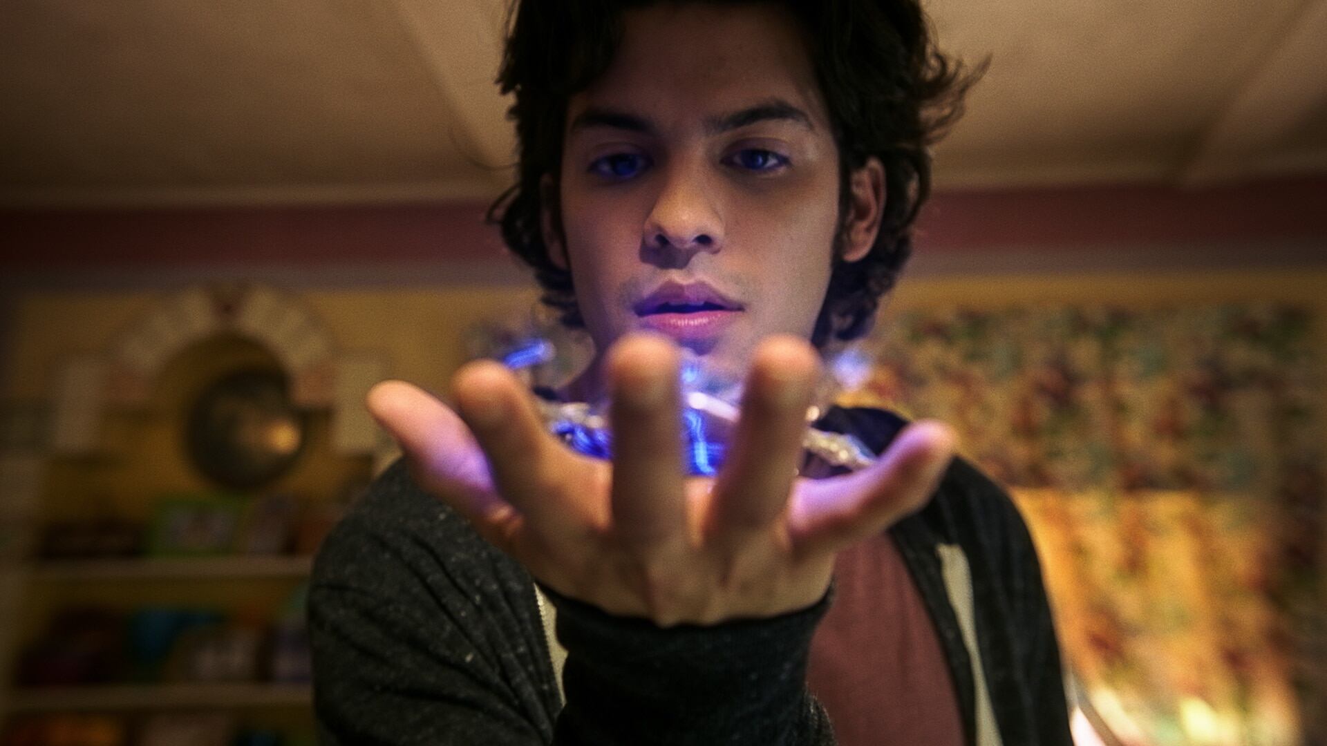 Xolo Maridueña debuta en el cine con su papel protagónico en 'Blue Beetle'