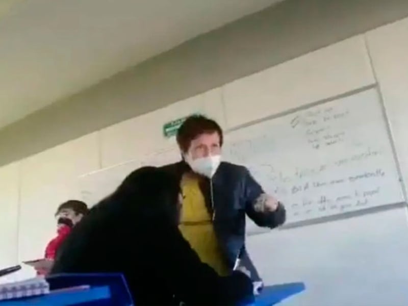 “Retrasados mentales”, maestra insulta a alumnos y se hace viral