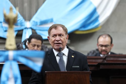 Congreso se va de vacaciones y sin respuesta a la crisis de combustibles: el galón ya supera los Q40