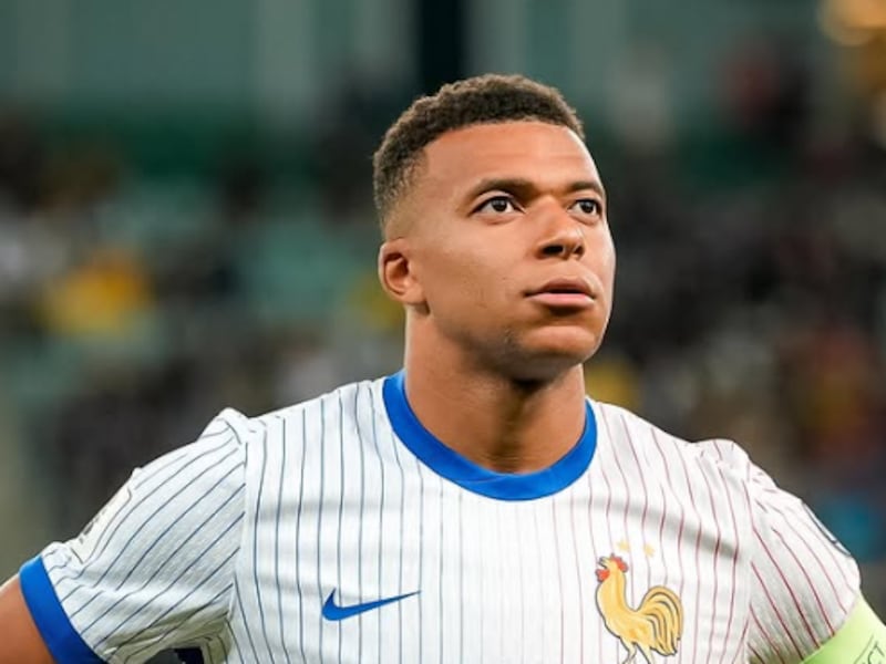 Mbappé en pausa: El Real Madrid confirma lesión en la rodilla