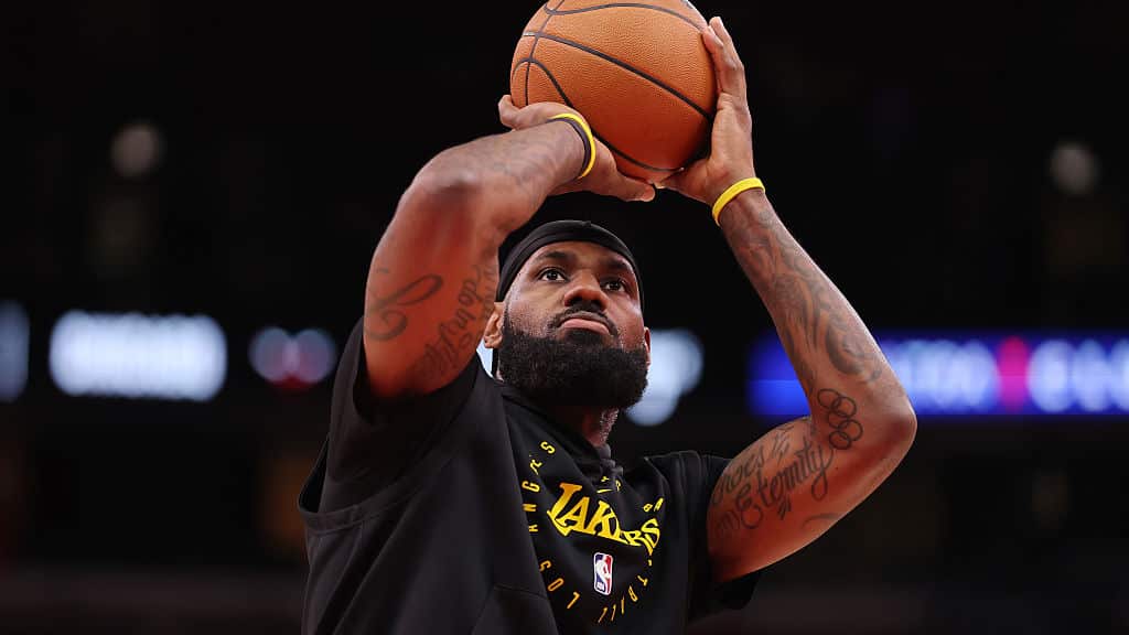 El jugador de baloncesto LeBron James, quien actualmente juega para el equipo Los Angeles Lakers, es el máximo anotador histórico de la NBA. Foto: Getty Images.