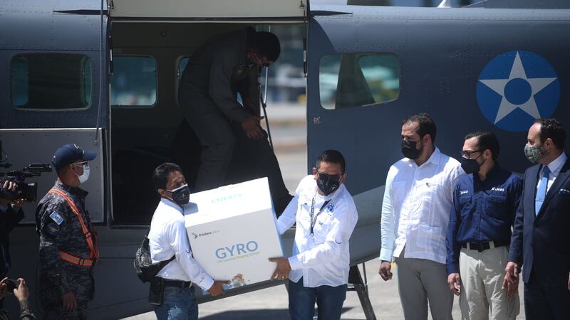 Primeras vacunas contra el Covid-19 ingresan a Guatemala