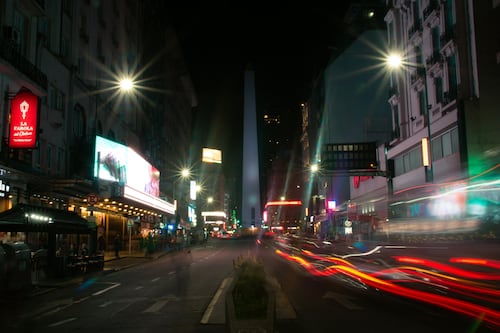 Mujer descubre a su pareja en un centro nocturno y el video se vuelve viral