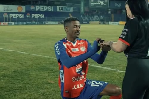 A pocos días de comprometerse, futbolista de Xelajú confirma el fin de su relación