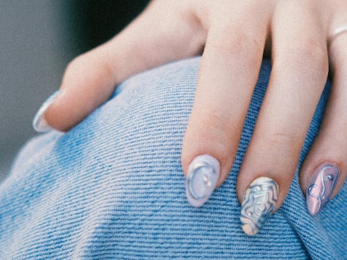 ¡Mejor que el manicure francés! Las uñas ‘acuarela’ son el diseño de ensueña que causa sensación este 2026