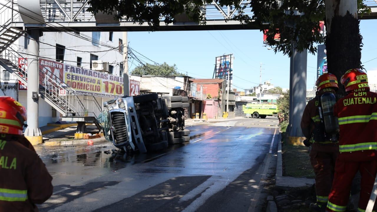 Las autoridades trabajan en el área. Foto: AGN
