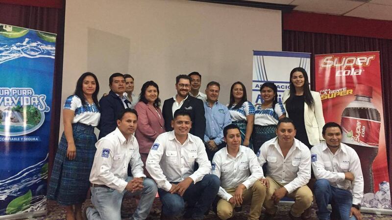 Motivan a más de 15 mil estudiantes a cuidar el Lago de Atitlán