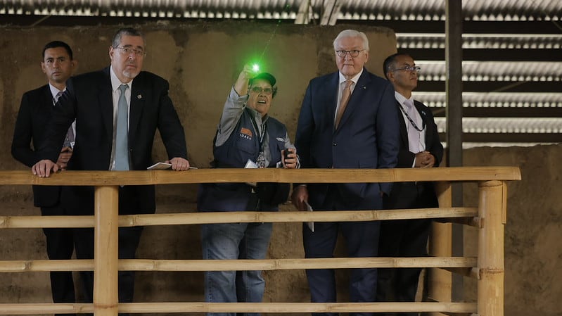 El presidente Bernardo Arévalo recibió a su homólogo alemán Frank-Walter Steinmeier en el sitio arqueológico Kaminaljuyú.