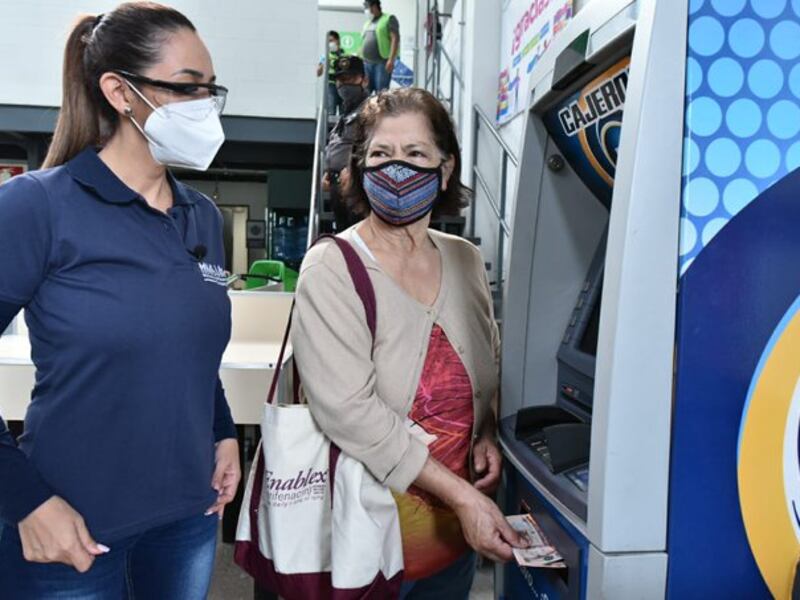 Más de 800 mil guatemaltecos recibieron el segundo "Bono familia"