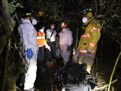 Localizan dos cadáveres envueltos en sábanas en San José Pinula
