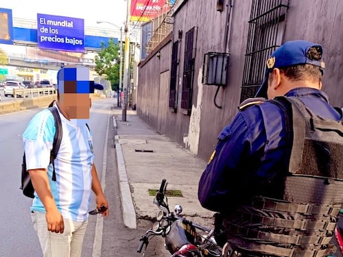 Asaltantes dejan tirada motocicleta tras intento de robo en la Roosevelt