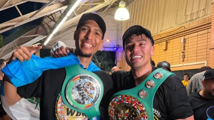 Los campeones mundiales de boxeo Lester Martínez y Joshua Antón.