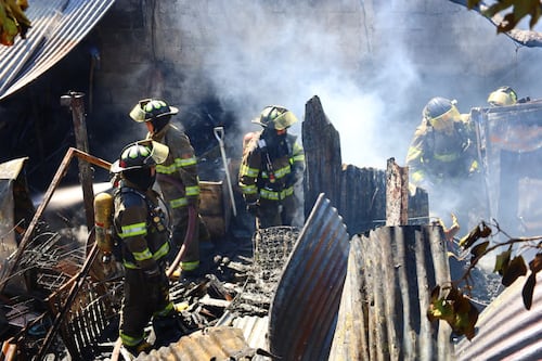 VIDEO. Incendio en casa de una colonia en zona 12 deja pérdidas de más Q100 mil