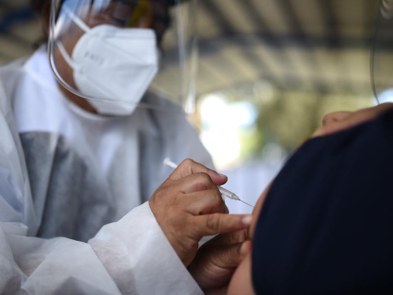Trabajadores de salud trasladados al renglón 011 tras combatir la pandemia