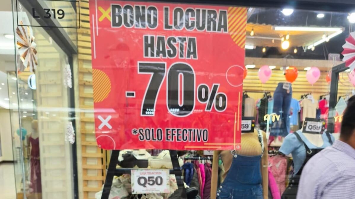 Comercios ofrecen ofertas y descuentos en ocasión del pago de este beneficio. Foto: Stanley Herrarte.