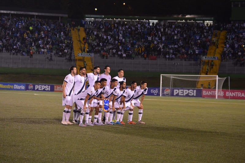 Así se vivió la victoria de Guatemala 4-2 a República Dominicada en el estadio Cementos Progreso. Foto: Kenneth Monzón