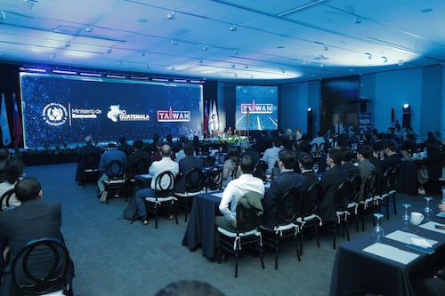Guatemala y República de China (Taiwán) impulsan alianza en la industria de semiconductores