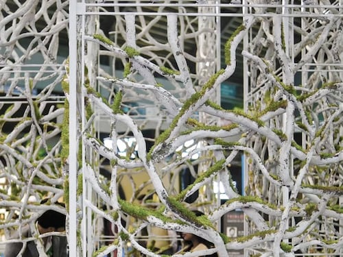 Papel reciclado se convierte en arquitectura viva