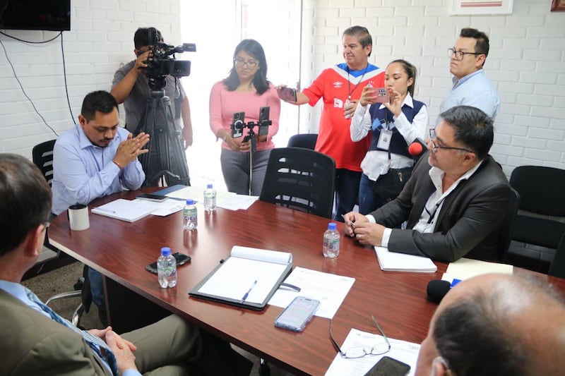 El diputado José Chic durante la citación a autoridades de Presidios.