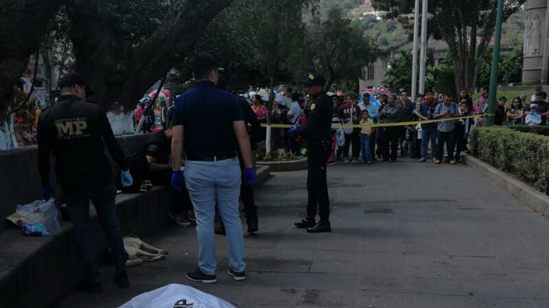 Hombre muere en una banca del Parque Centroamérica, en Quetzaltenango