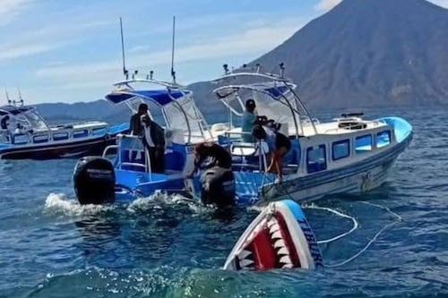 Tragedia en el lago de Atitlán: lancha se hunde y deja dos fallecidos