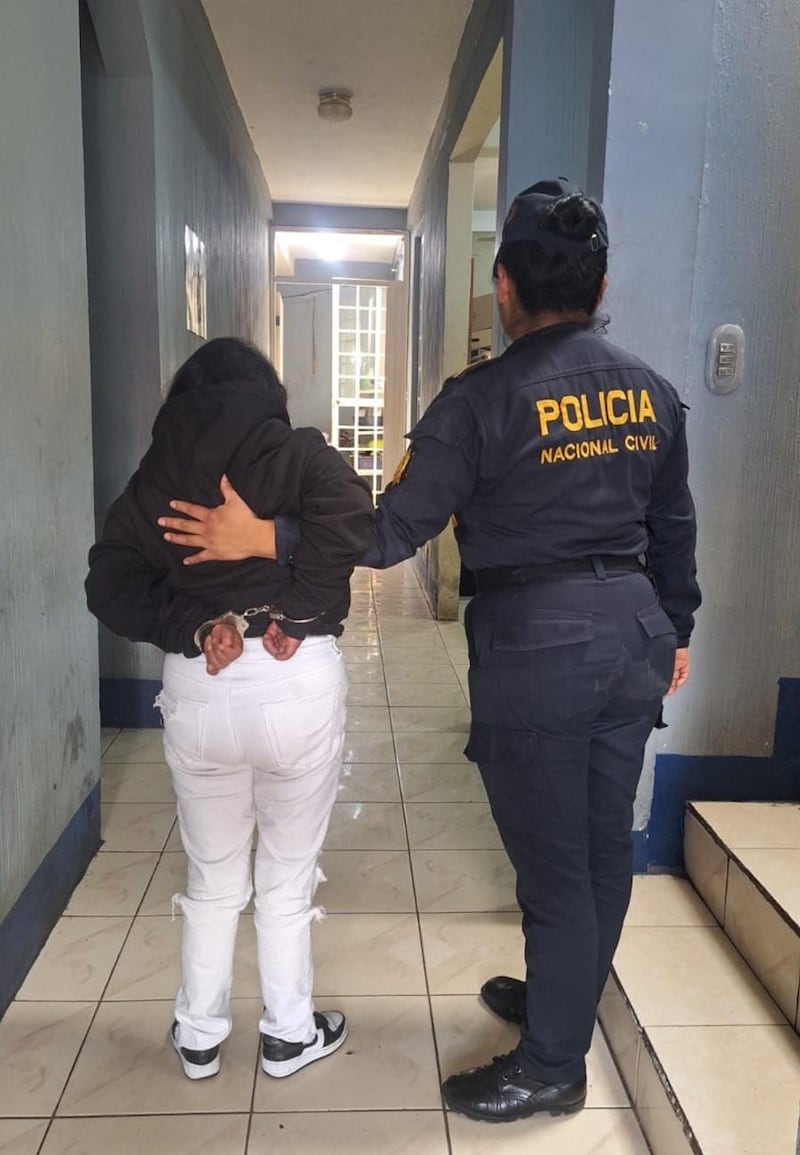 Tras el incidente, la dueña del inmueble revisó la habitación asignada a la trabajadora y localizó cuatro celulares nuevos. Foto: PNC