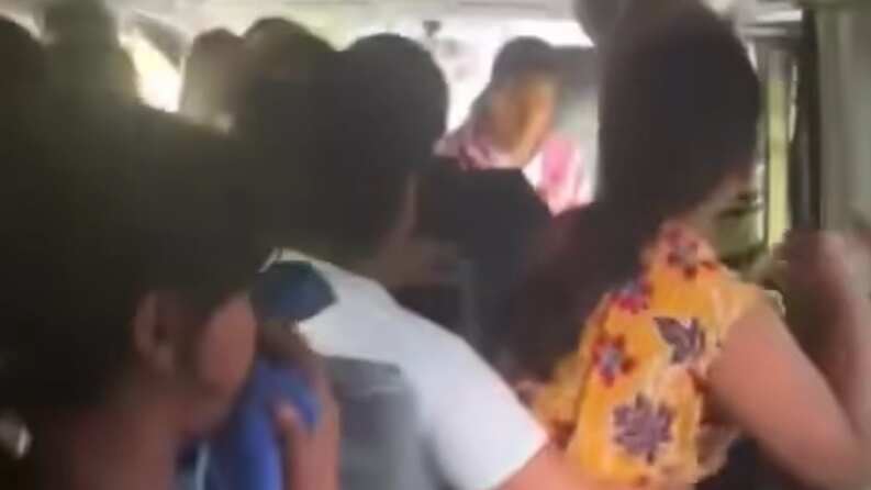 El vehículo iba sobrecargado y a excesiva velocidad, según denunciaron.