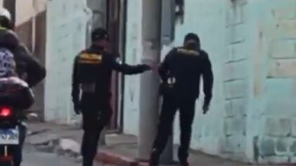 Captan a agentes de la PNC supuestamente ebrios en zona 3 de la ciudad.