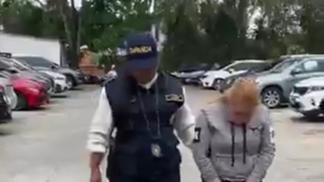PNC captura a mujer con 7 órdenes de captura