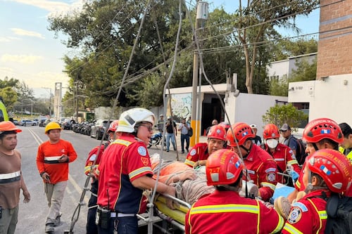 Tragedia en zona 14: accidente laboral deja un fallecido y varios soterrados
