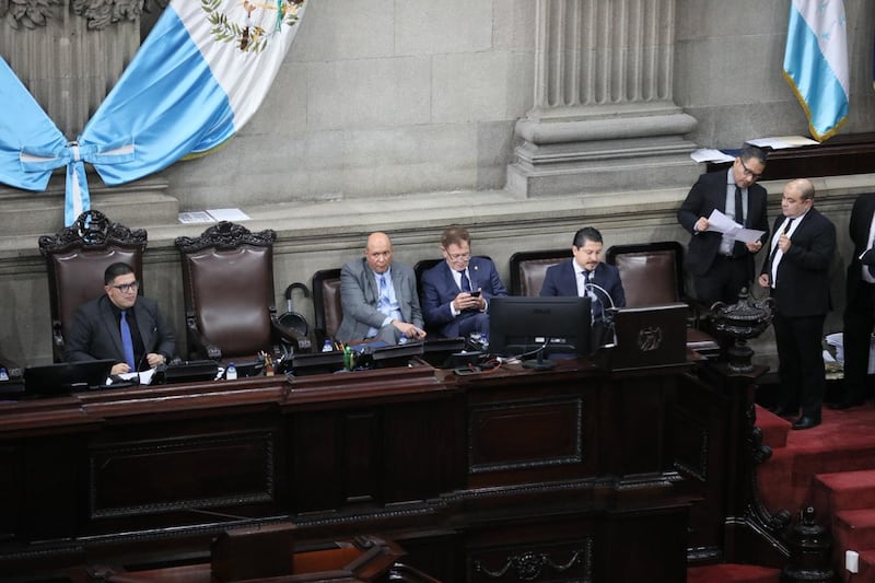 El presidente del Congreso, Luis Contreras, durante la sesión plenaria.