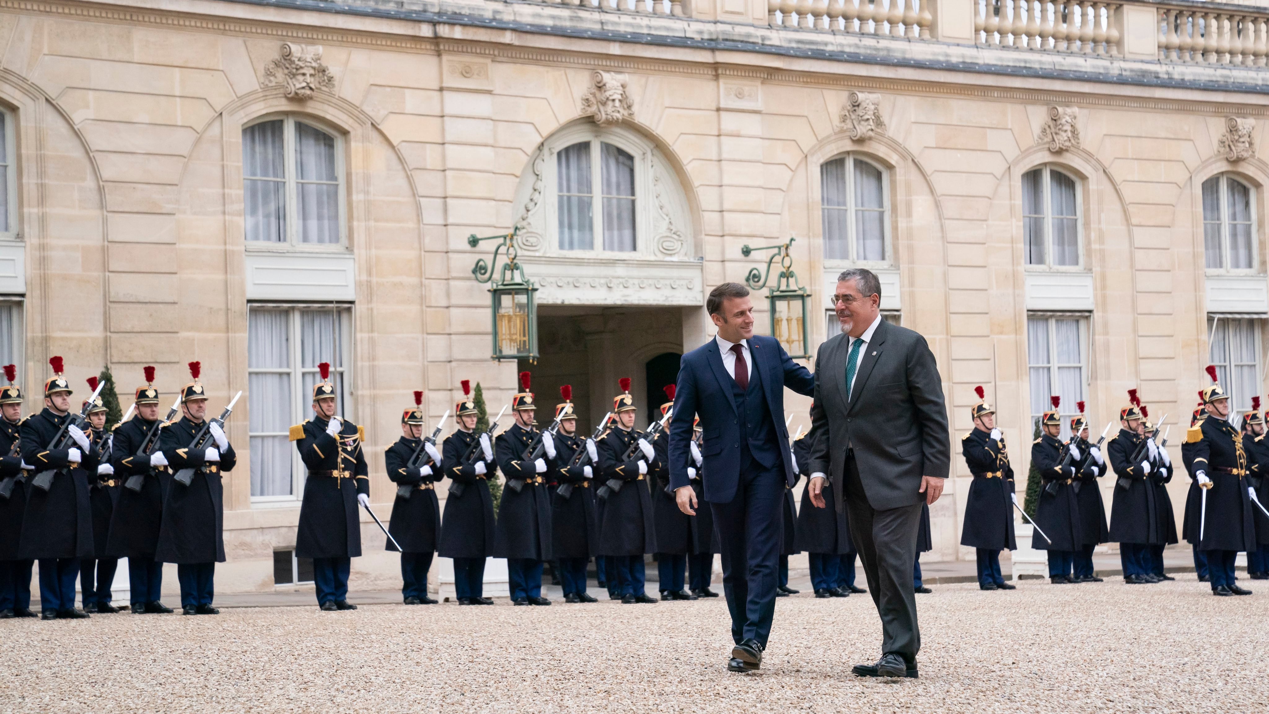 El presidente de Guatemala, Bernardo Arévalo, y el mandatario de Francia, Emmanuel Macron, mantuvieron este lunes una reunión bilateral, con el propósito de fortalecer los lazos de amistad y cooperación bilateral.
