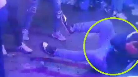 VIDEO. Así someten a un hombre que agredía a su pareja en la feria de Amatitlán