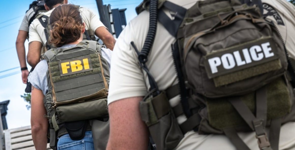 Por falta de apoyo de Consuelo Porras, el FBI abandonó Guatemala