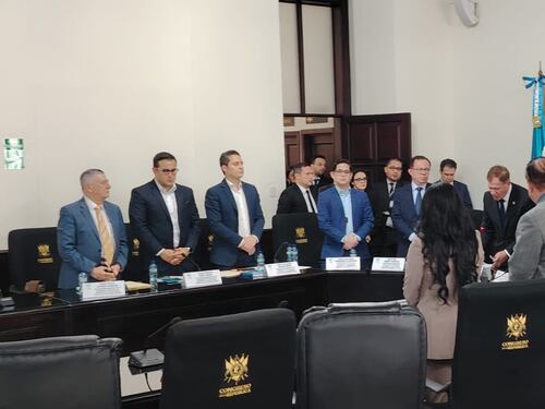 Congreso deja fuera a ocho aspirantes a magistrados constitucionales; siguen en el proceso 47