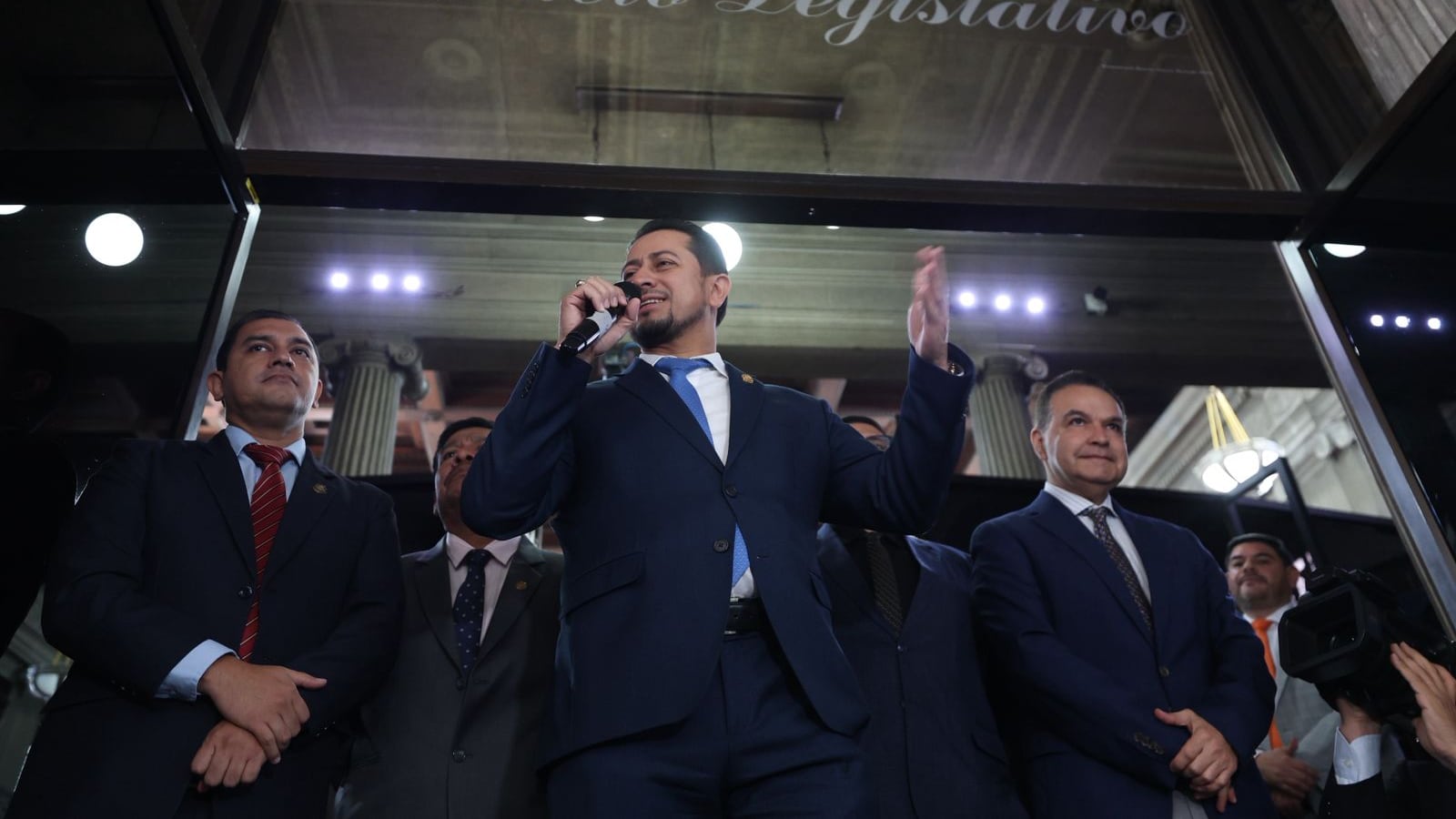 Nery Ramos preside el Congreso.