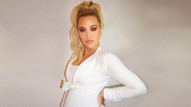 FOTO. Khloé Kardashian muestra a su bebé por primera vez