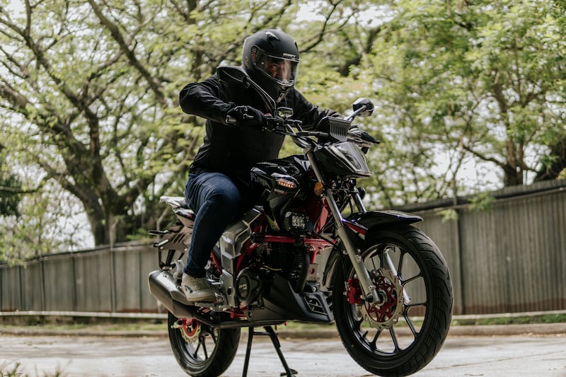 VRC lanza la nueva AHM FURIA 200X: potencia, diseño y tecnología para las calles de Guatemala