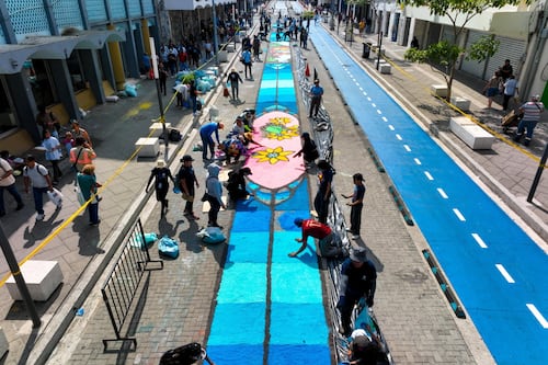 La alfombra de sal que hizo historia en El Salvador esta Semana Santa