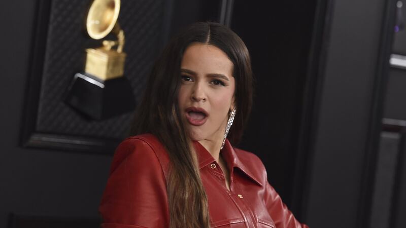 Rosalía aparece con medio seno de fuera y aloca a todo el mundo