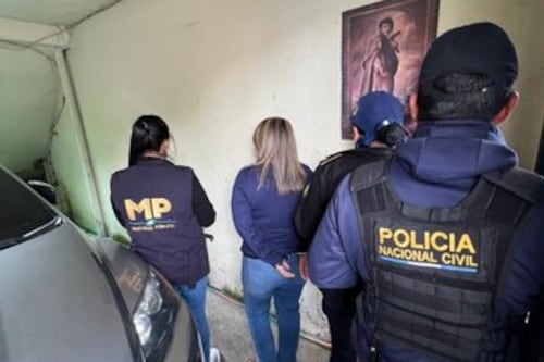 Capturan a dos abogados señalados de estafa por más de Q700 mil