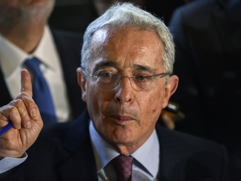 Expresidente Álvaro Uribe da positivo por coronavirus, según su partido
