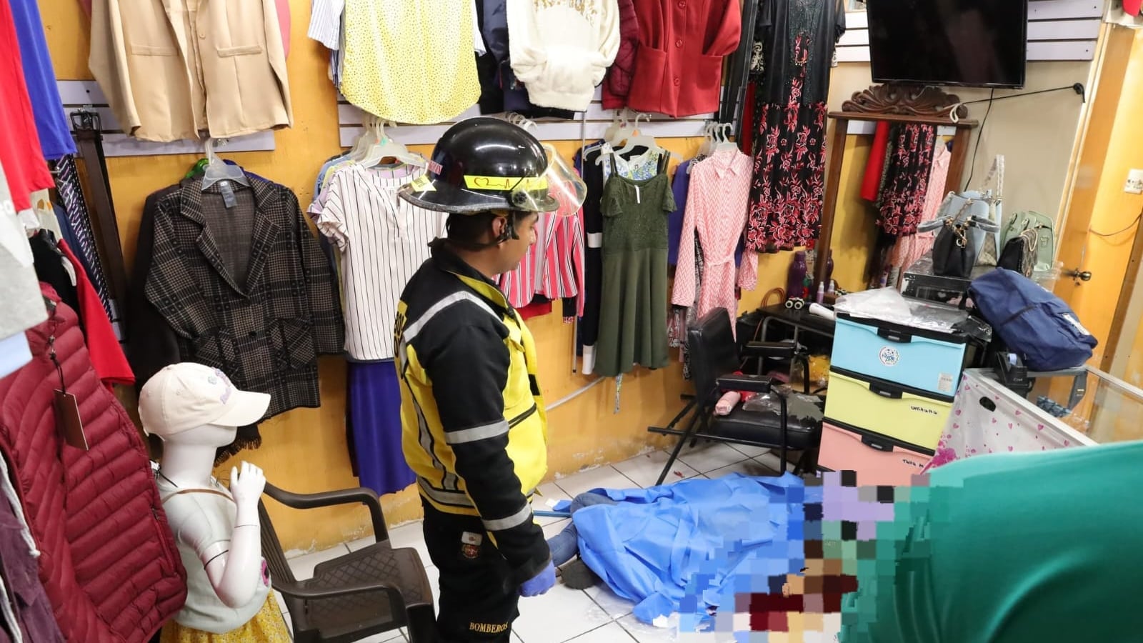 Mujer es asesinada dentro de un local.