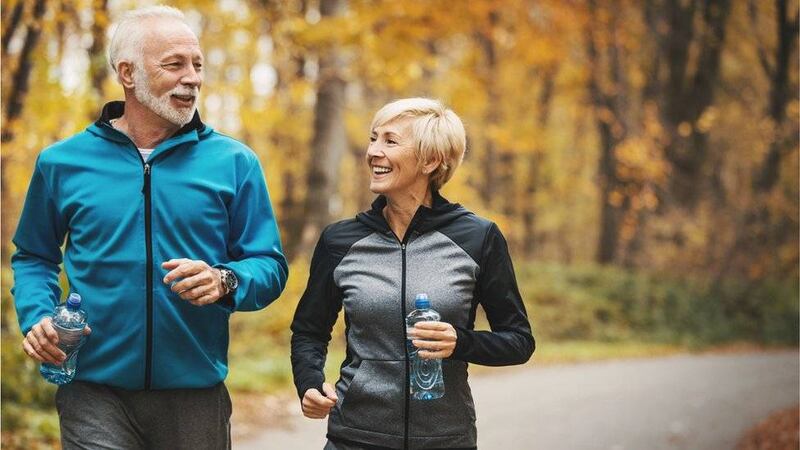 Experto en nutrición y envejecimiento revela los suplementos que toma a diario para vivir más