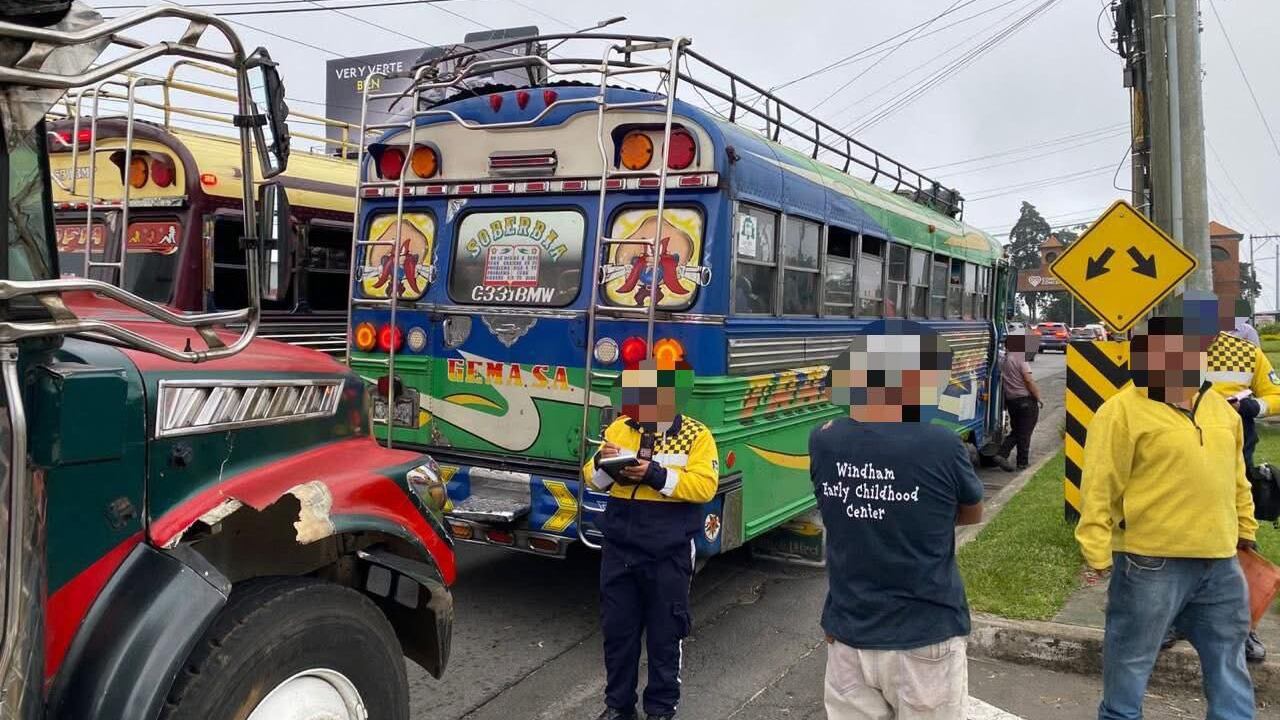 El alcalde de Santa Catarina Pinula, Sebastián Siero, advierte sobre más sanciones para pilotos que circulan por ese municipio. Foto: Municipalidad de Santa Catarina Pinula.