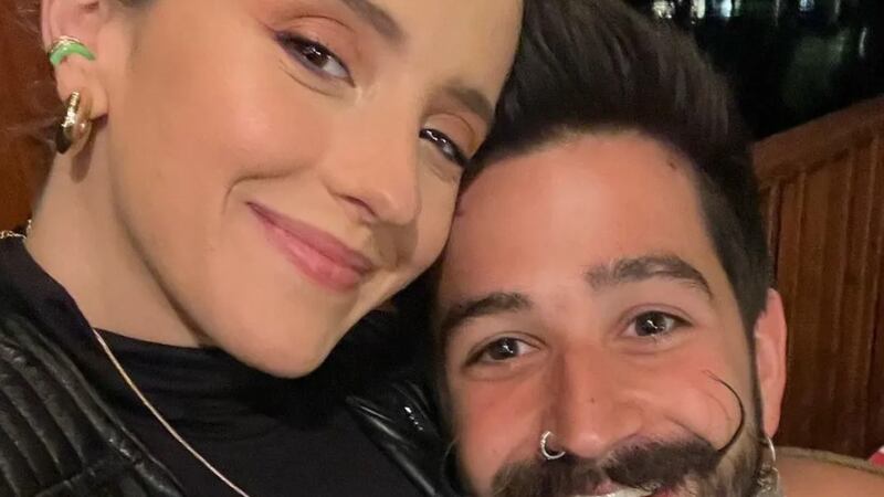 Camilo y Evaluna son comparados con la Familia Monster por sus atuendos en Premios Lo Nuestro